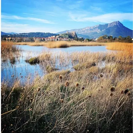 Au Charme Medieval لا غارد