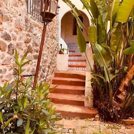 Au Charme Medieval * La Garde (Var)